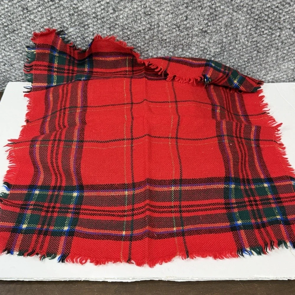 VTG Lot Set Plaid Christmas 6 Napkins Red Green Black.  Two Different Prints